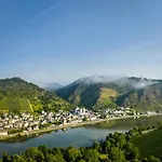 Hotel Schloss-hotel Petry 4*