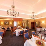 Schloss-hotel Petry Hotell 4*