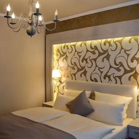 Schloss-hotel Petry ホテル トライス・カーデン