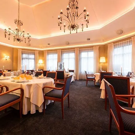 Schloss-hotel Petry מלון טריס-קארדן