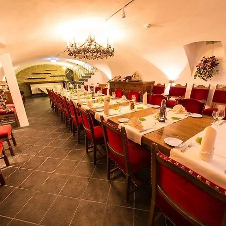Schloss-hotel Petry 4* טריס-קארדן