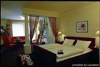 Schloss-hotel Petry ホテル トライス・カーデン