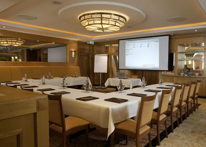 Schloss-hotel Petry Hotel 4*